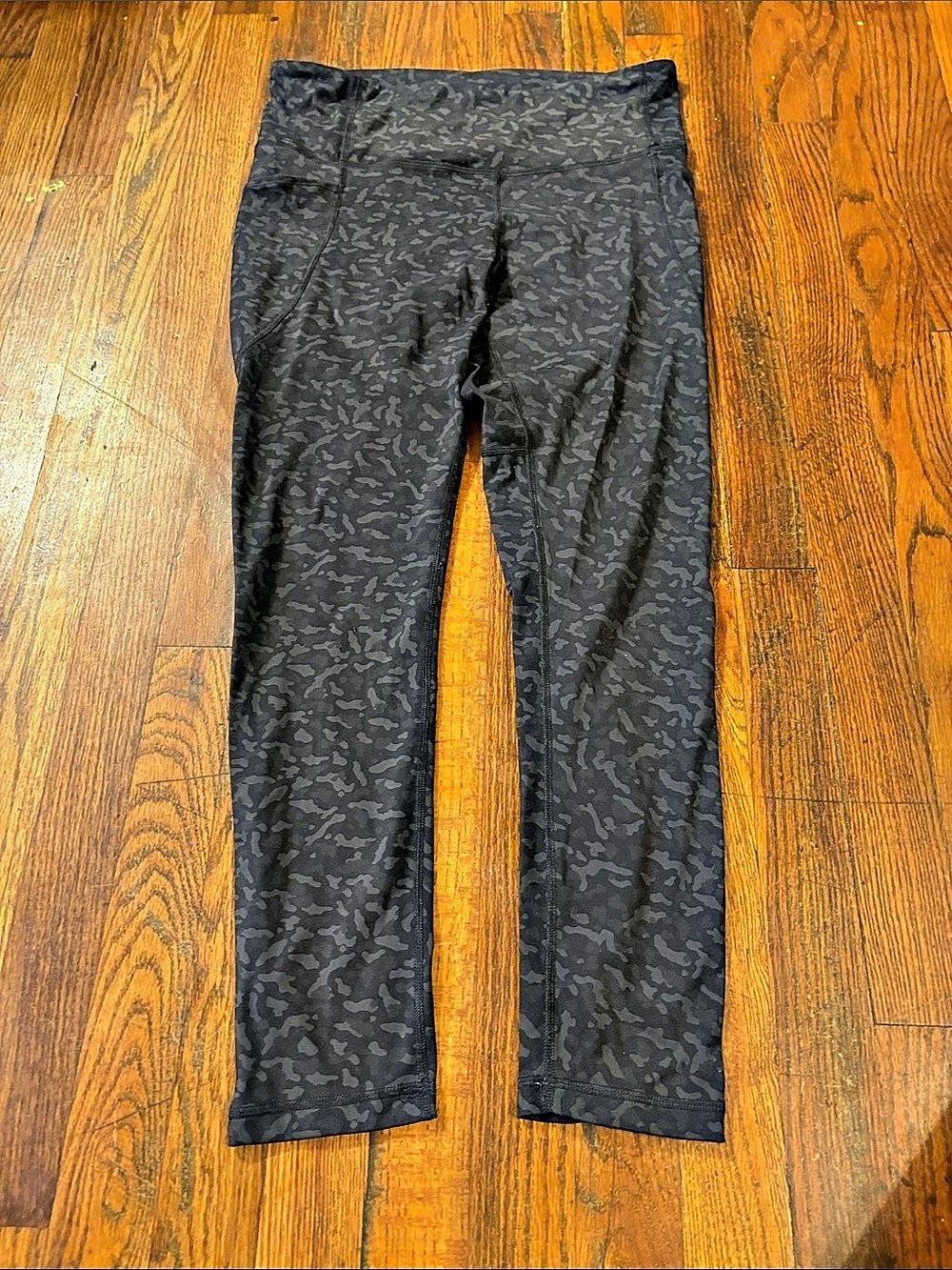 🎉CRZ Yoga Camo 3/4 Length Leggings in Black